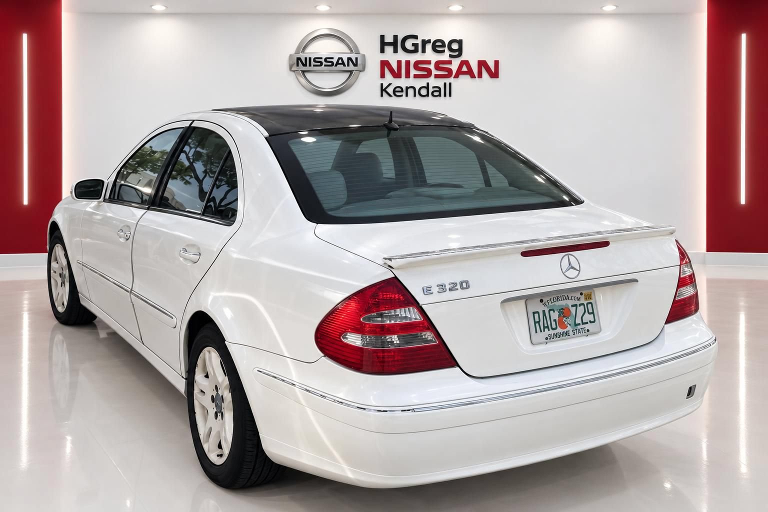 Used 2004 Mercedes-Benz E 320 Sedan image 2