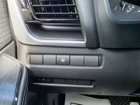 Used 2022 Nissan Rogue SV image 30