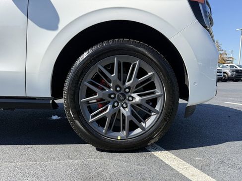 New 2025 Ford Expedition Platinum w/ Stealth Performance Package image 36