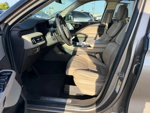 Used 2021 Lincoln Aviator Reserve w/ Equipment Group 201A AWD/4WD image 2