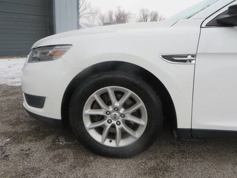 Used 2013 Ford Taurus SE image 32