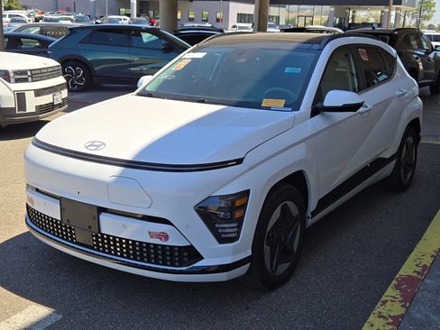 Used 2024 Hyundai Kona Limited FWD image 3