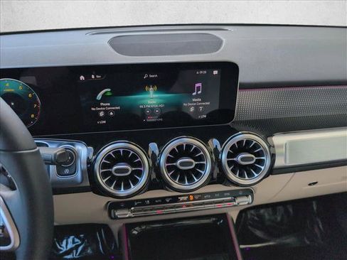 Used 2021 Mercedes-Benz GLB 250 w/ Premium Package image 15