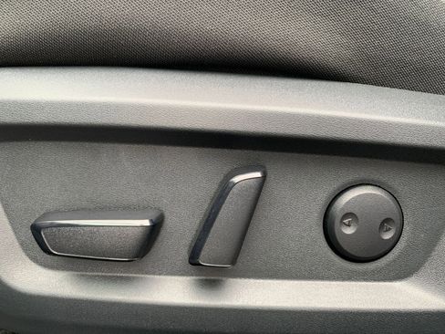 Used 2025 Nissan Rogue SV image 22