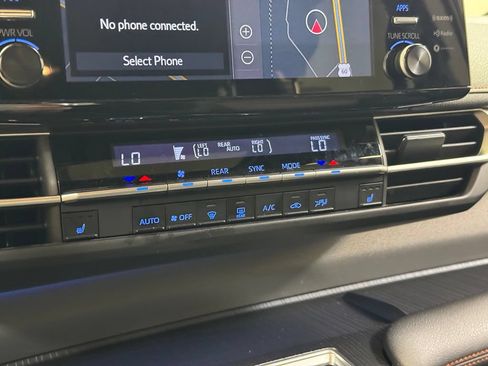 Used 2021 Toyota Sienna XSE FWD image 45