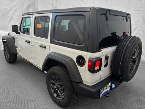 Used 2025 Jeep Wrangler Sport S AWD/4WD image 5