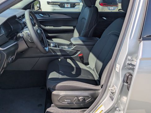New 2026 Jeep Grand Cherokee L Laredo RWD image 10