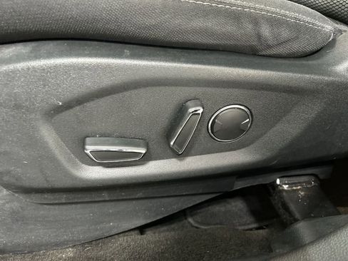 Used 2017 Ford Explorer XLT w/ Equipment Group 201A image 10