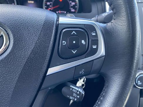 Used 2017 Toyota Camry image 19
