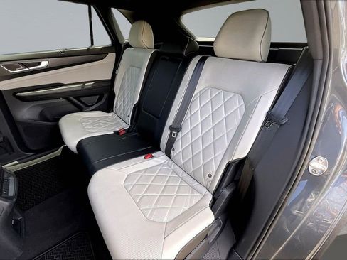 Used 2024 Volkswagen Atlas Cross Sport SEL Premium R-Line image 25