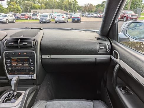 Used 2009 Porsche Cayenne GTS image 17