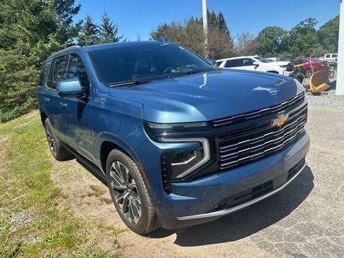Used 2025 Chevrolet Tahoe High Country AWD/4WD image 3