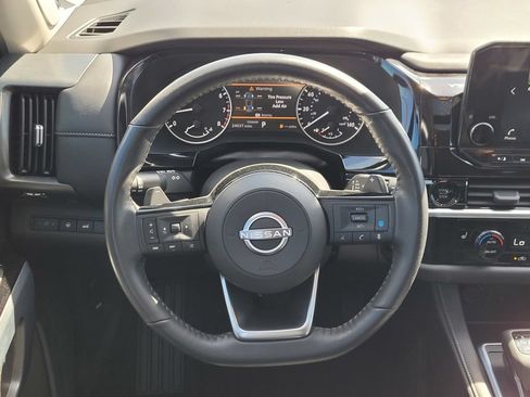 Used 2025 Nissan Pathfinder SL w/ SL Premium Package FWD image 13