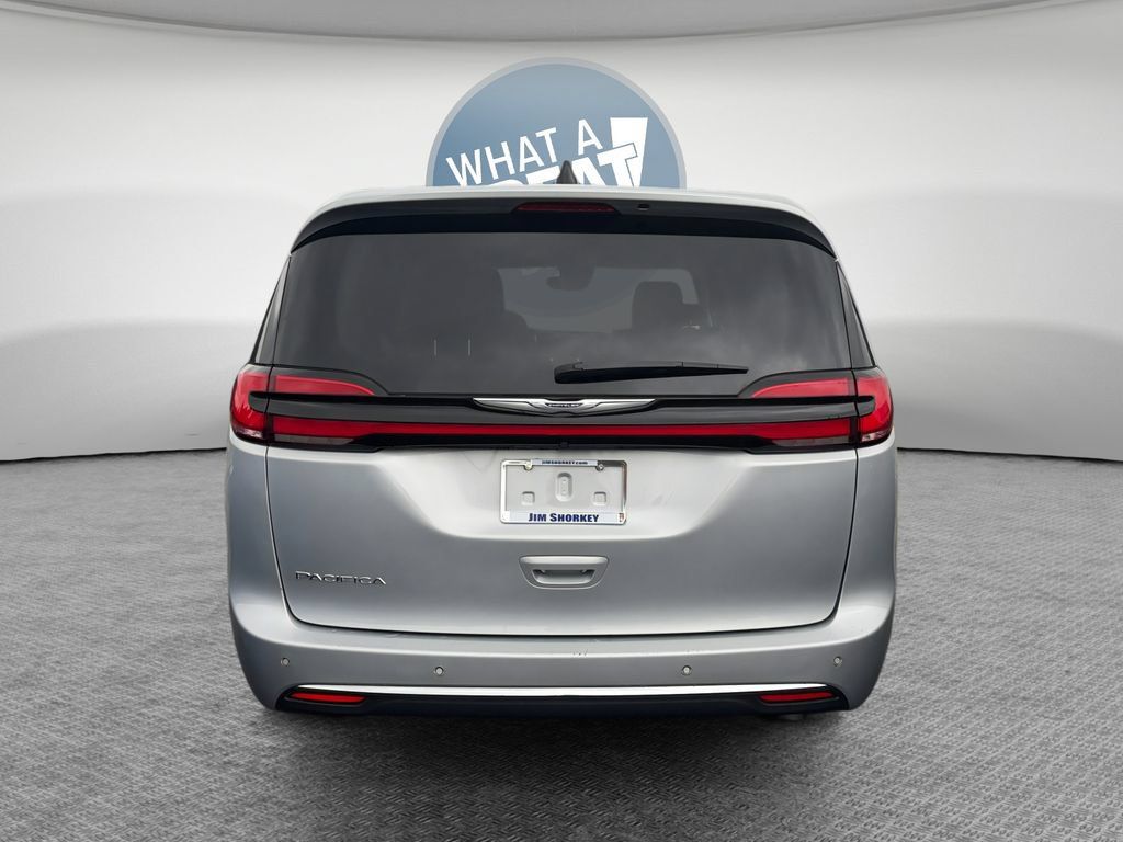 Used 2023 Chrysler Pacifica Touring-L FWD image 5