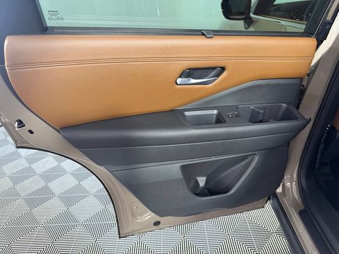 Used 2025 Nissan Pathfinder Platinum w/ Cargo Package AWD/4WD image 29