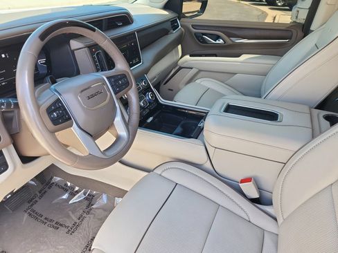 Used 2023 GMC Yukon Denali w/ Advanced Technology Package AWD/4WD image 12