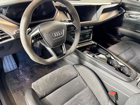 Used 2022 Audi e-tron GT Prestige w/ Prestige Package image 9