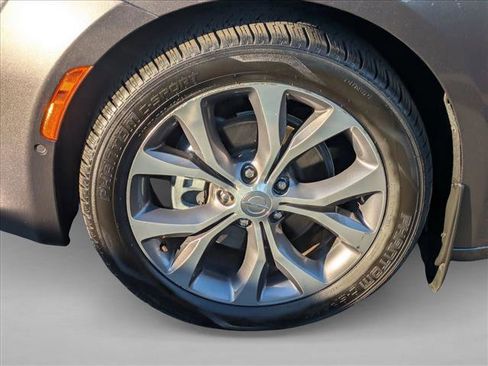 Used 2017 Chrysler Pacifica Limited w/ UConnect Theater Package image 10