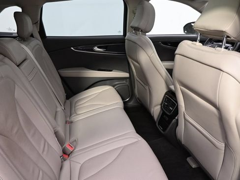 Used 2022 Lincoln Nautilus Reserve AWD/4WD image 18