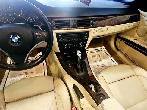 Used 2011 BMW 335i Convertible image 28