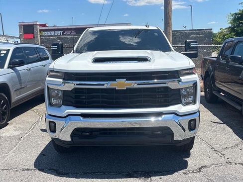 Used 2024 Chevrolet Silverado 2500 LT w/ Convenience Package AWD/4WD image 4