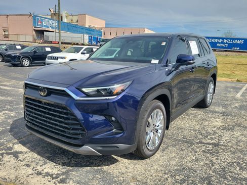 Used 2026 Toyota Grand Highlander LE image 3