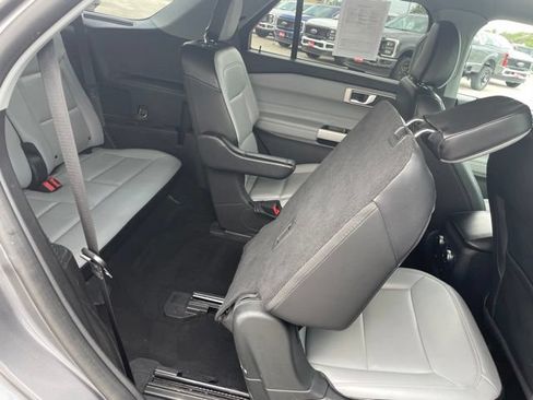 Used 2021 Ford Explorer XLT w/ Equipment Group 202A AWD/4WD image 59