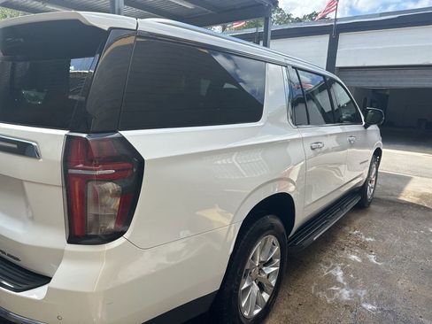 Used 2023 Chevrolet Suburban Premier image 4