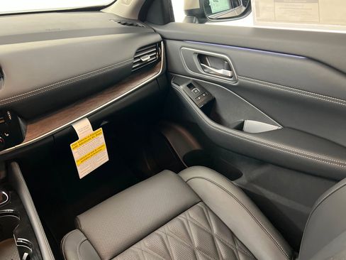 New 2026 Nissan Rogue Platinum w/ Platinum Premium Package image 10