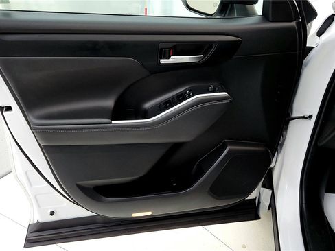 Used 2023 Toyota Highlander XSE image 23