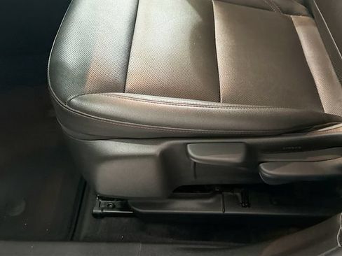 Used 2024 Chevrolet Trax RS FWD image 19