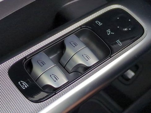 Used 2026 Mercedes-Benz GLC 300 image 24