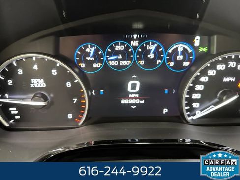 Used 2017 Cadillac XT5 Platinum AWD/4WD image 2