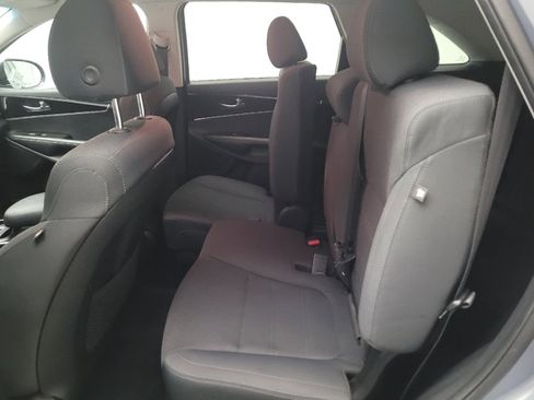 Used 2020 Kia Sorento LX FWD image 18