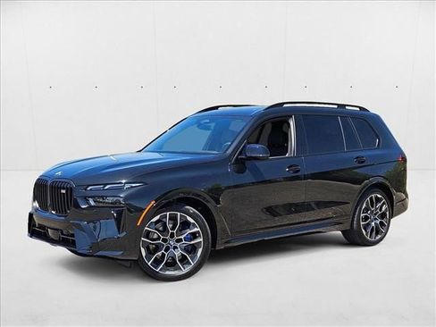 Used 2026 BMW X7 M60i w/ Climate Comfort Package image 1