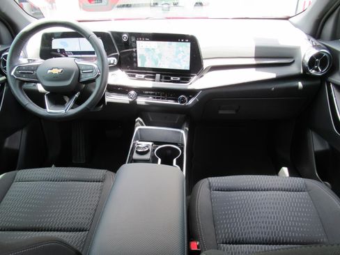 Used 2026 Chevrolet Equinox LT FWD image 12