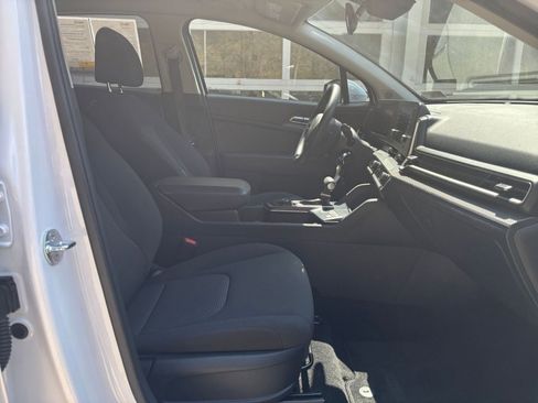 Used 2025 Kia Sportage LX AWD/4WD image 25