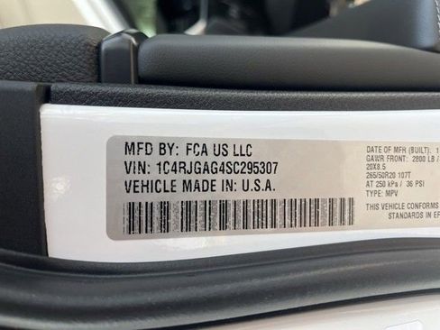 New 2025 Jeep Grand Cherokee Altitude image 29