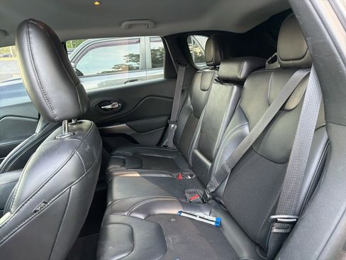 Used 2020 Jeep Cherokee Latitude Plus FWD image 12