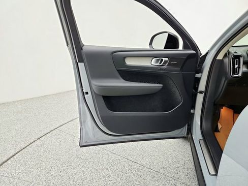 New 2026 Volvo XC40 B5 Plus w/ Climate Package AWD/4WD image 28
