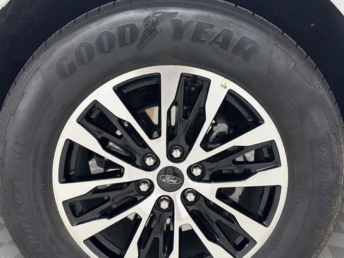 Used 2025 Ford Expedition Max Platinum AWD/4WD image 28