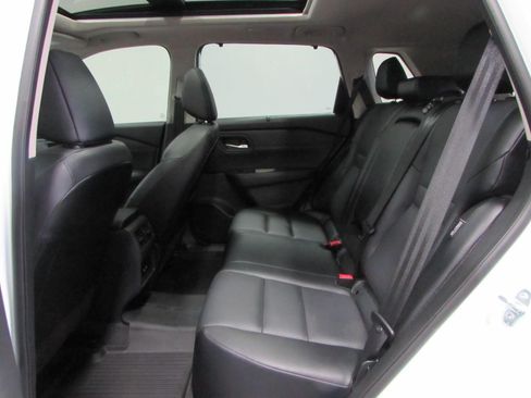 Used 2024 Nissan Rogue SV w/ SV Premium Package FWD image 15