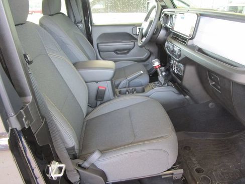 Used 2025 Jeep Wrangler Sport AWD/4WD image 22