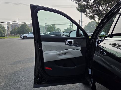 Certified 2023 Kia Sorento SX Prestige w/ Panoramic Sunroof Package AWD/4WD image 13