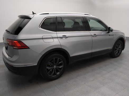 Used 2022 Volkswagen Tiguan SE w/ Panoramic Sunroof Package image 10
