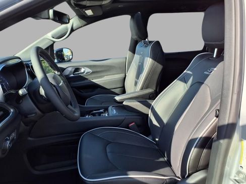 New 2026 Chrysler Pacifica Limited w/ S Appearance Package image 18