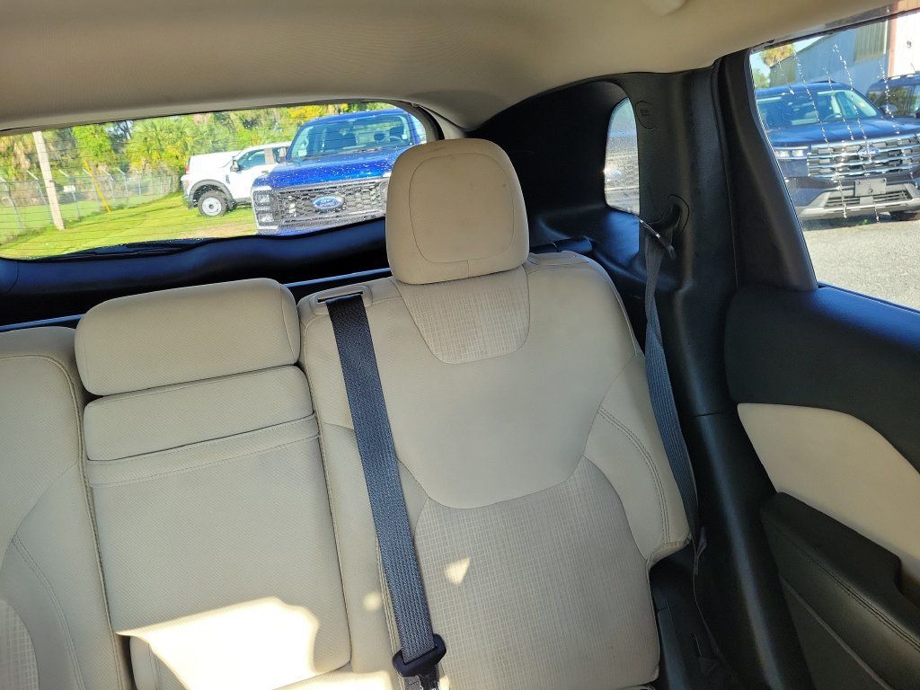 Used 2017 Jeep Cherokee Latitude w/ Comfort/Convenience Group AWD/4WD image 17