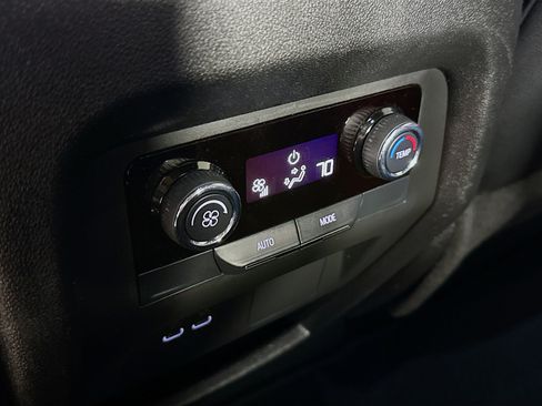 Used 2025 Chevrolet Traverse LT FWD image 30
