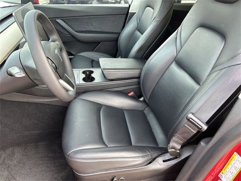Used 2022 Tesla Model Y Performance image 18