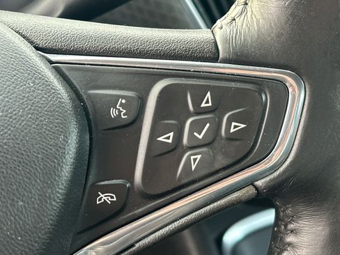 Used 2017 Chevrolet Malibu LT image 17